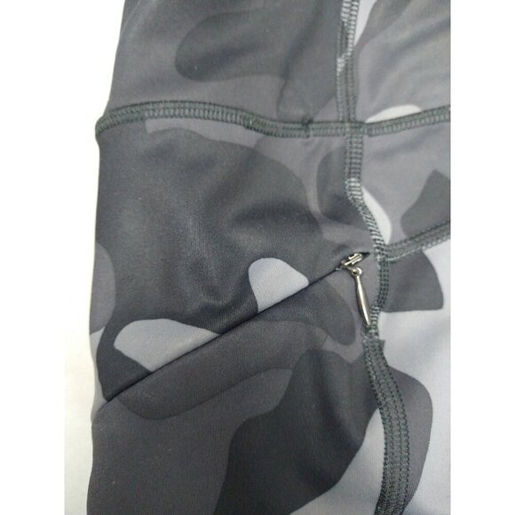Athleta Women's Capri Gray/Black Camo Leggings Crop Pockets | Size XL - Picture 10 of 10